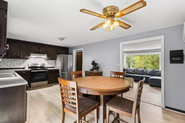 Freetown, MA 02702,10 Dean St