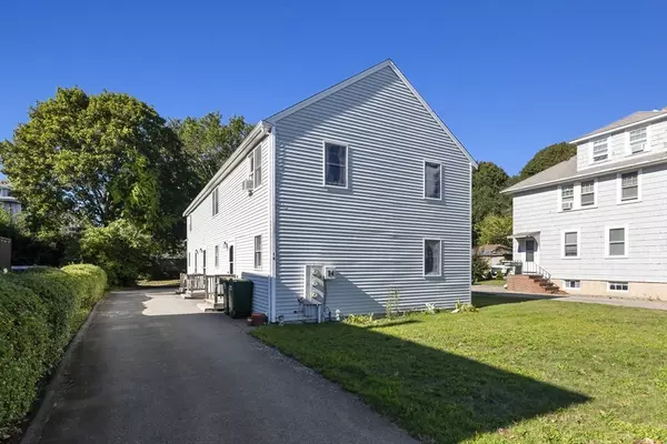Plymouth, MA 02360,14 Castle St. #2