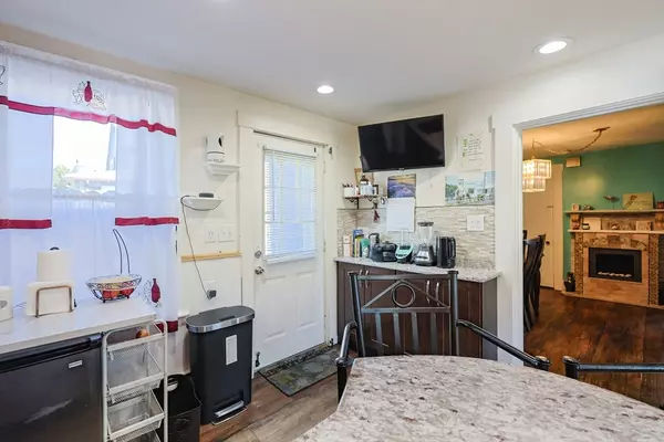 Taunton, MA 02780,176 School St
