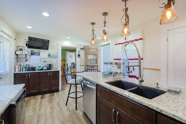 Taunton, MA 02780,176 School St