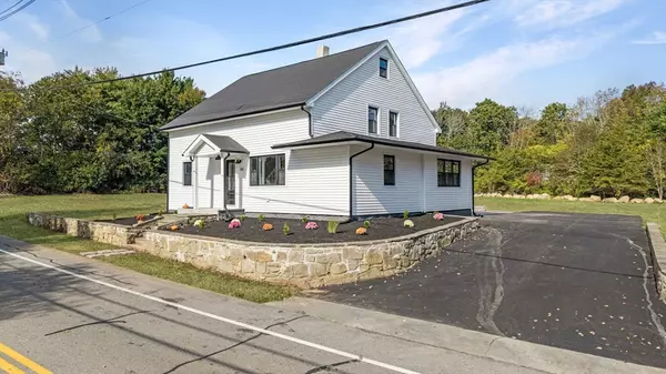 741 Old Fall River Rd, Dartmouth, MA 02747