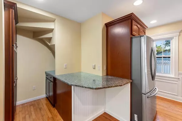 Danvers, MA 01923,11 Holten St