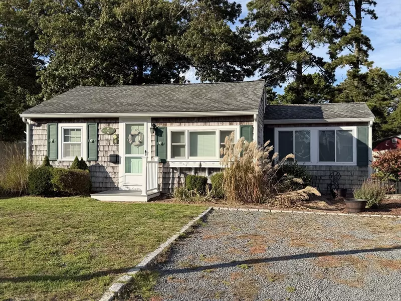 4 Braddock St, Yarmouth, MA 02664