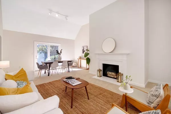 Bedford, MA 01730,12 Mitchell Grant Way #12