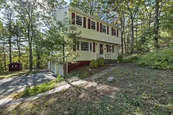 Medway, MA 02053,17 Farm Street