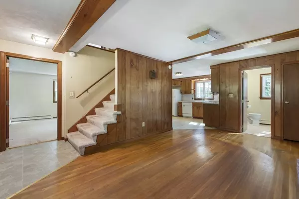 Medway, MA 02053,17 Farm Street