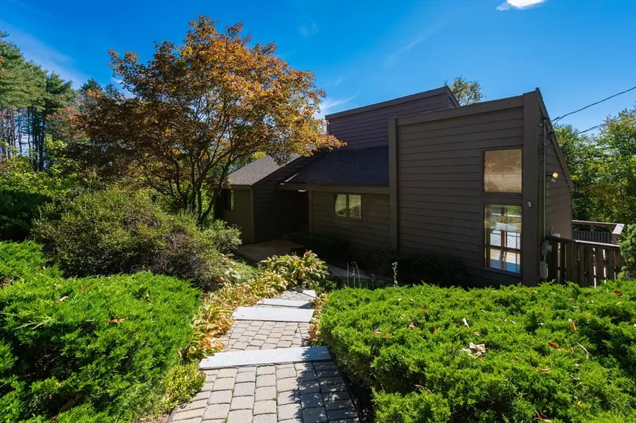 31 Edgehill Rd, Haverhill, MA 01830