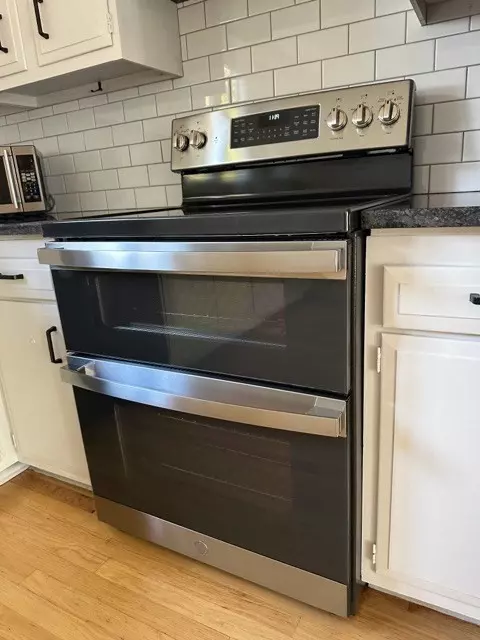 Northampton, MA 01060,167 South St #8D