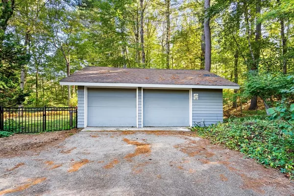 Concord, MA 01742,44 The Valley Road