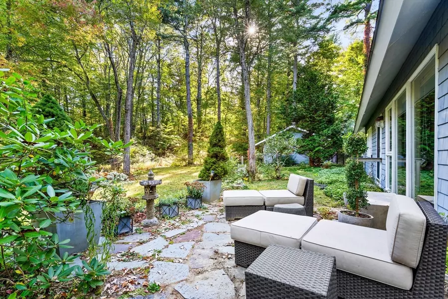 44 The Valley Road, Concord, MA 01742