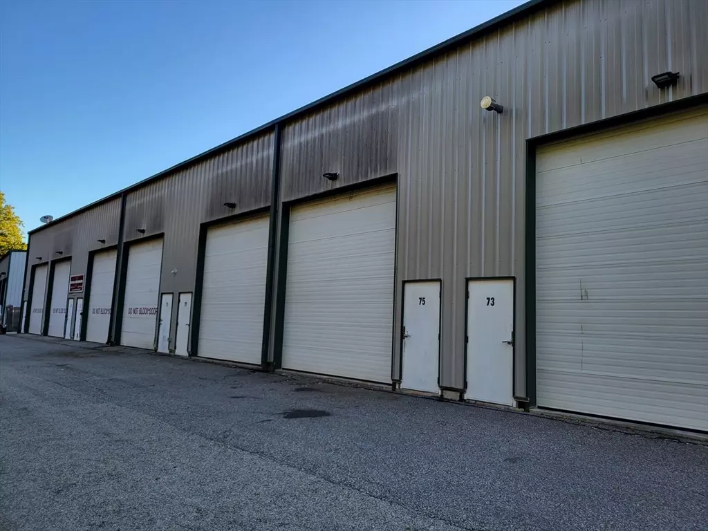 Northbridge, MA 01588,41-97 Court St #77