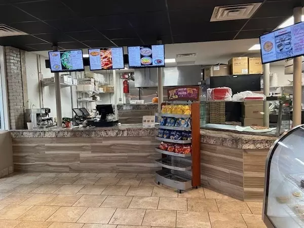 Dartmouth, MA 02747,3 Faunce Corner Mall Rd