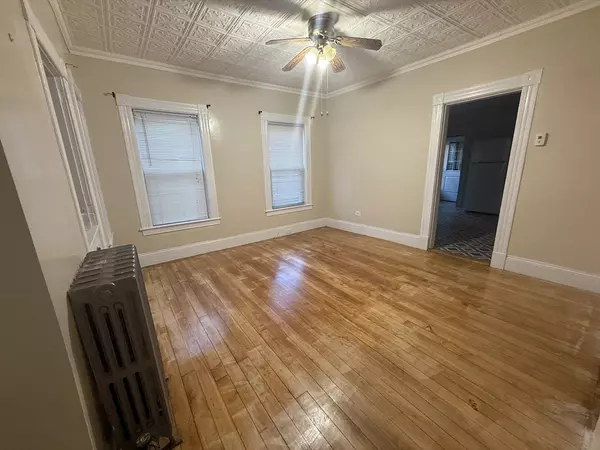 32 Manchester St #1, Lowell, MA 01852