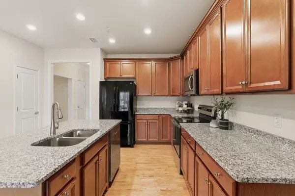 North Reading, MA 01864,260 Martins Lndg #103