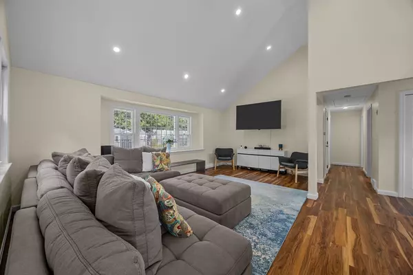 Yarmouth, MA 02664,176 Beacon St