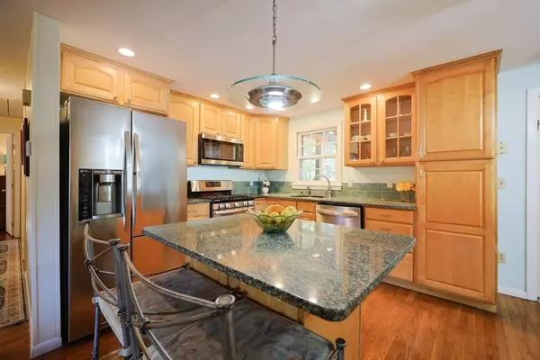 Holliston, MA 01746,493 Gorwin Dr