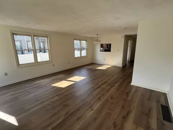 Waltham, MA 02453,9 School Ave. #9