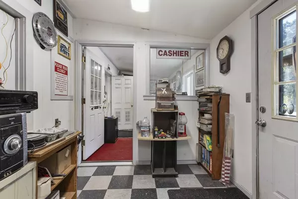 Sutton, MA 01590,112 Providence Rd