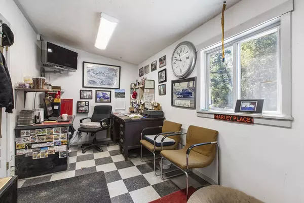 Sutton, MA 01590,112 Providence Rd