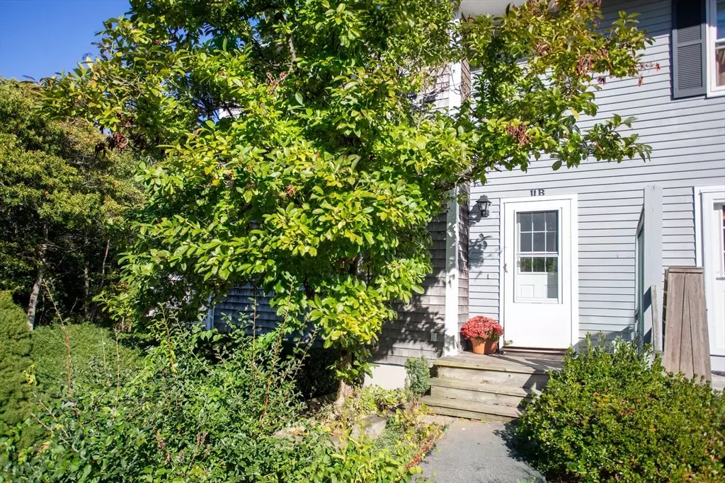Bourne, MA 02562,11 Village Green Dr #B