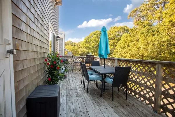 Bourne, MA 02562,11 Village Green Dr #B