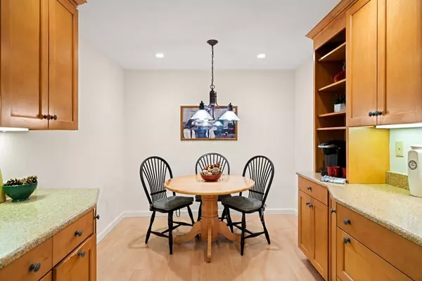 Peabody, MA 01960,7 Ledgewood Way #11