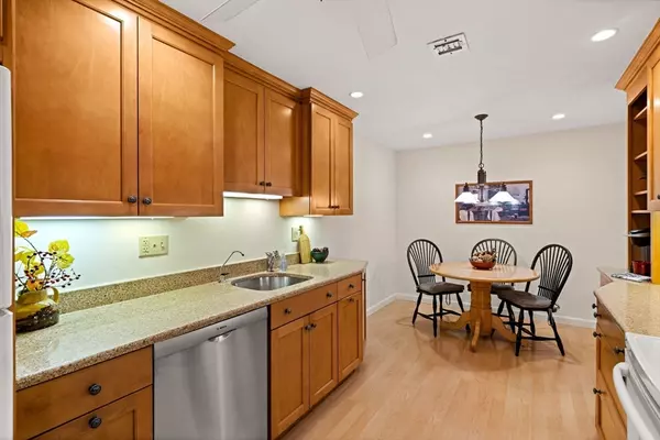 Peabody, MA 01960,7 Ledgewood Way #11