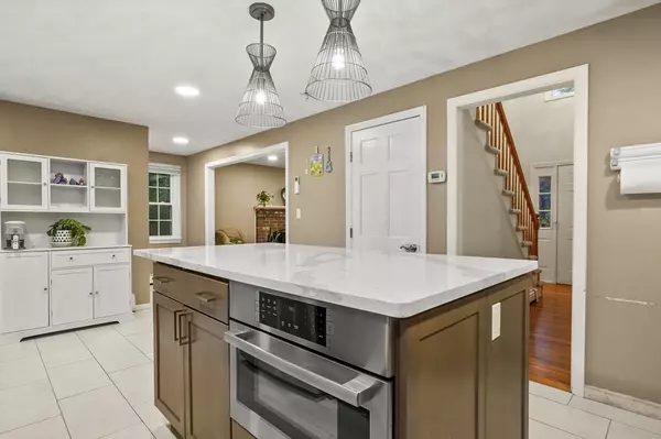 Franklin, MA 02038,734 Lincoln St