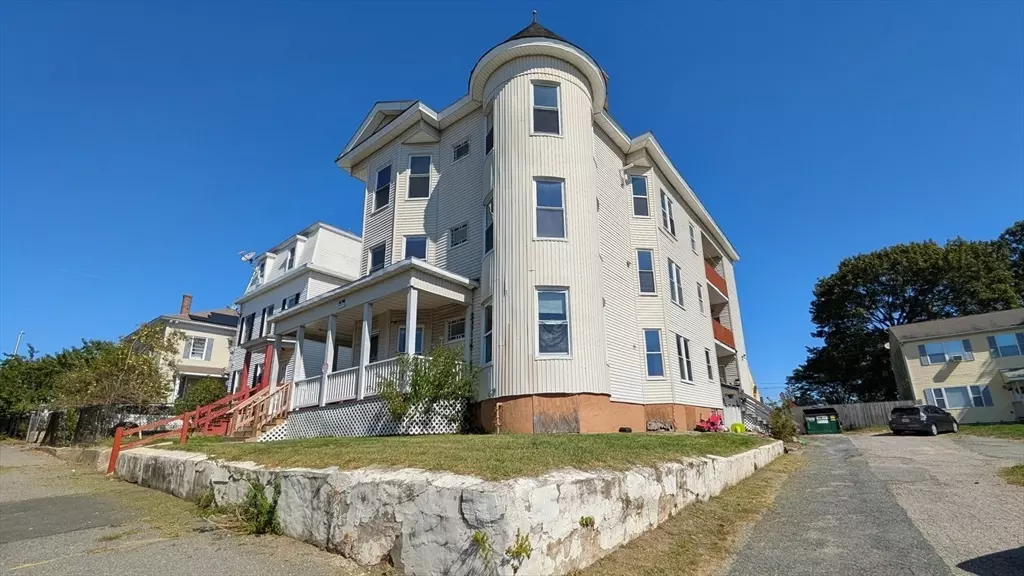 47 Benefit St, Worcester, MA 01610