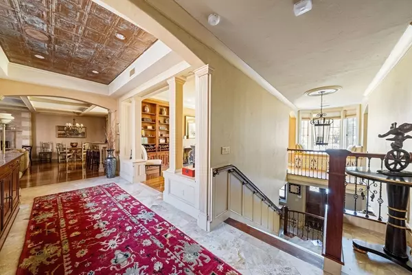 Boston, MA 02108,25 Beaver Place #25