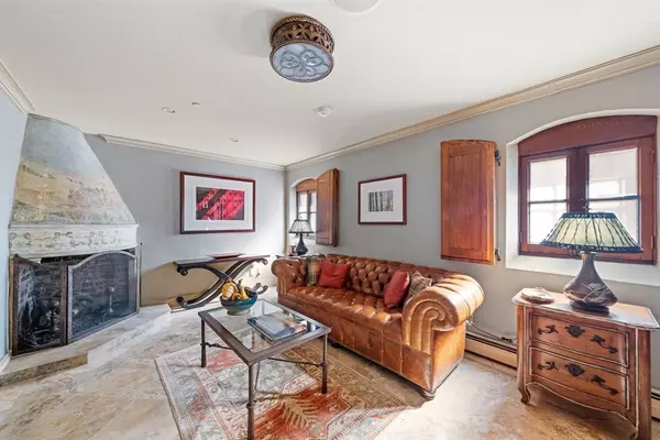 Boston, MA 02108,25 Beaver Place #25