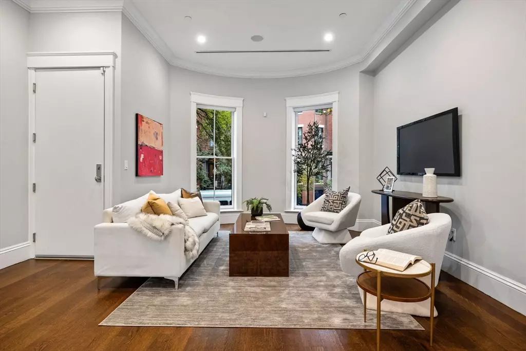 Boston, MA 02118,82 Worcester St #2