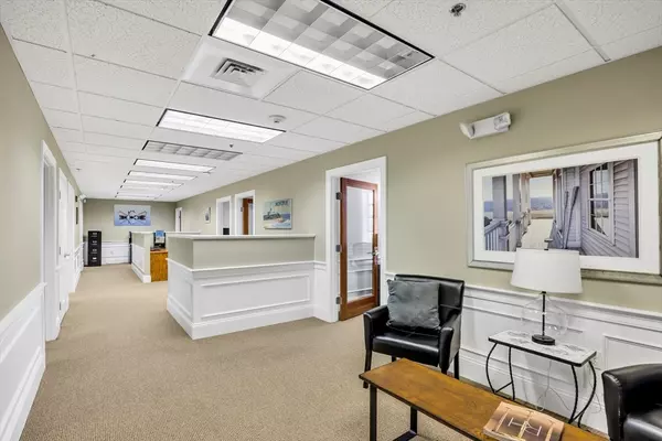 Barnstable, MA 02601,540 Main St