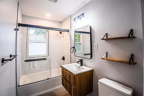 Newton, MA 02460,47 Bridges Ave #47