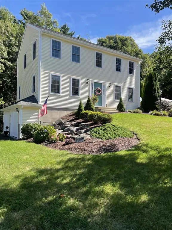 Hanson, MA 02341,89 Holly Ridge Dr