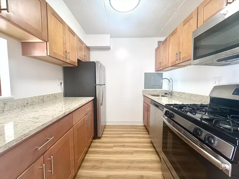 133 Park St #1403, Brookline, MA 02446