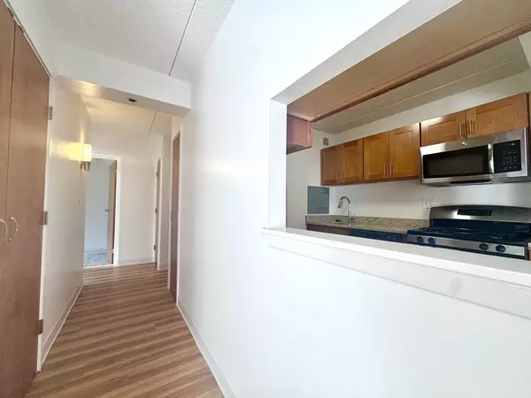 Brookline, MA 02446,133 Park St #404