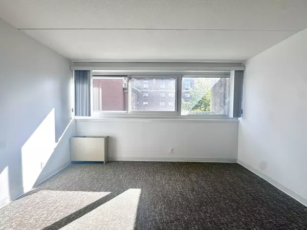 Brookline, MA 02446,133 Park St #404