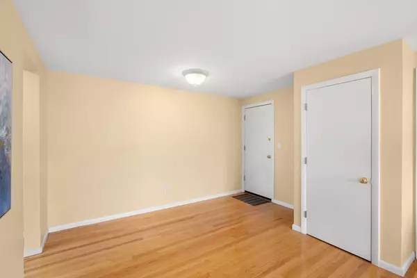 Arlington, MA 02474,12 Colonial Village Dr #12