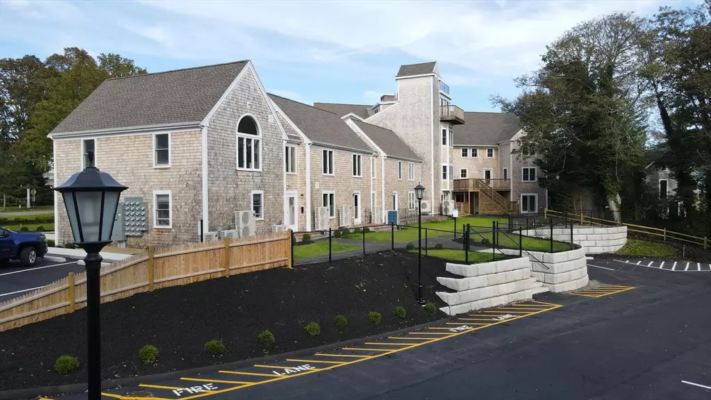 328 Bank St #10, Harwich, MA 02645