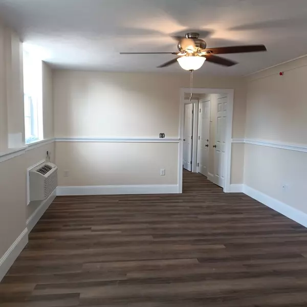 Middleboro, MA 02346,99 Main St #3