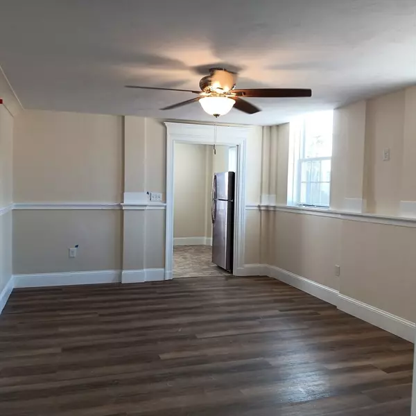 Middleboro, MA 02346,99 Main St #3
