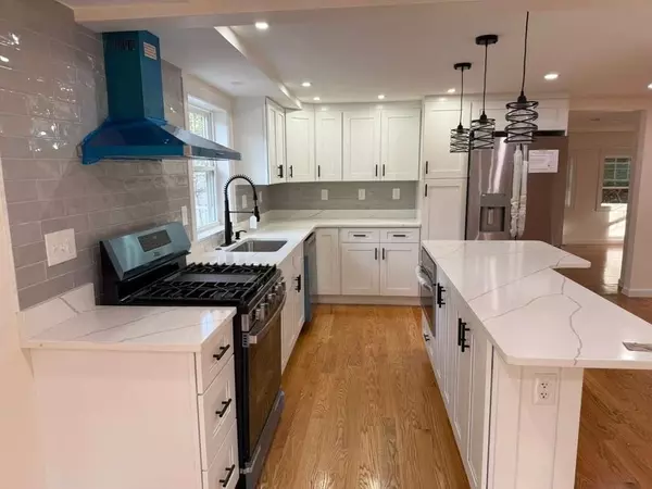 Hamilton, MA 01982,232 Lake Dr