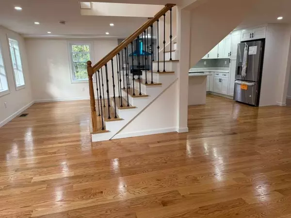 232 Lake Dr, Hamilton, MA 01982