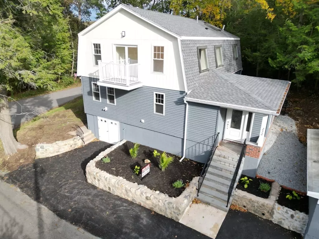 Hamilton, MA 01982,232 Lake Dr