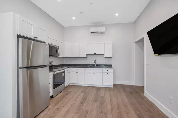 Lowell, MA 01850,241 W Sixth #102