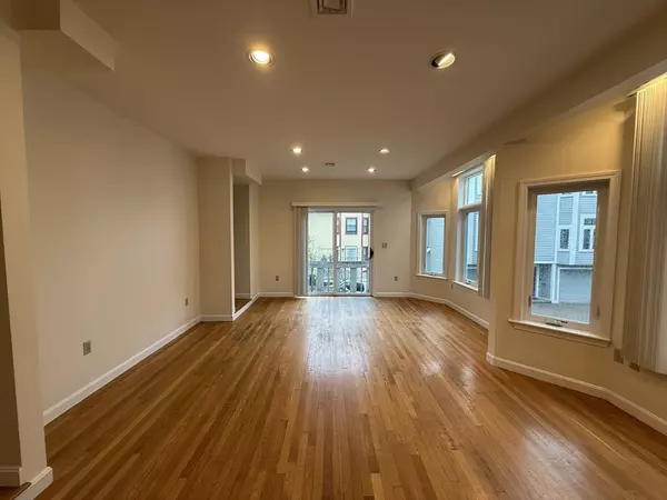 Cambridge, MA 02139,10 Rollins Ct #10