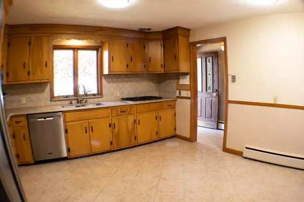 South Hadley, MA 01075,25 Noel