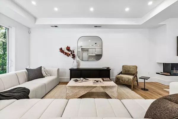 Newton, MA 02467,80 Louise Road #80