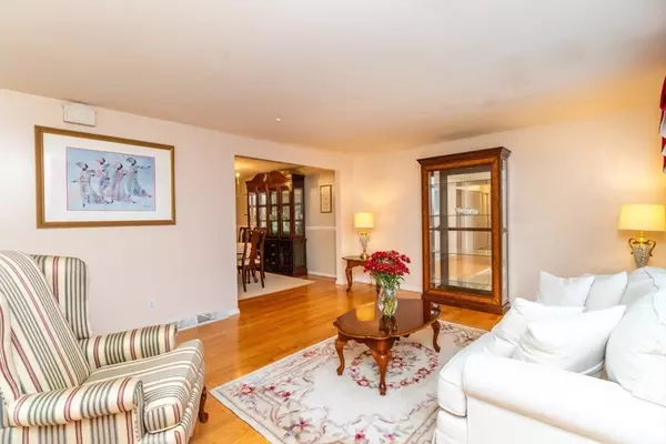 Randolph, MA 02368,89 Fernandez Cir